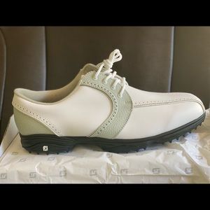Golf shoes